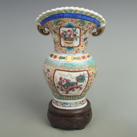 A FAMILLE ROSE FLOWER TOP STYLE ANIMAL PATTERN PORCELAIN VASE