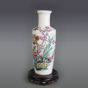 FAMILLE ROSE FLOWER AND BIRD PATTERN CLUB STYLE PORCELAIN VASE