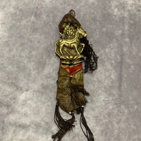 A FINE TIBETAN BUDDHISM PENDANT