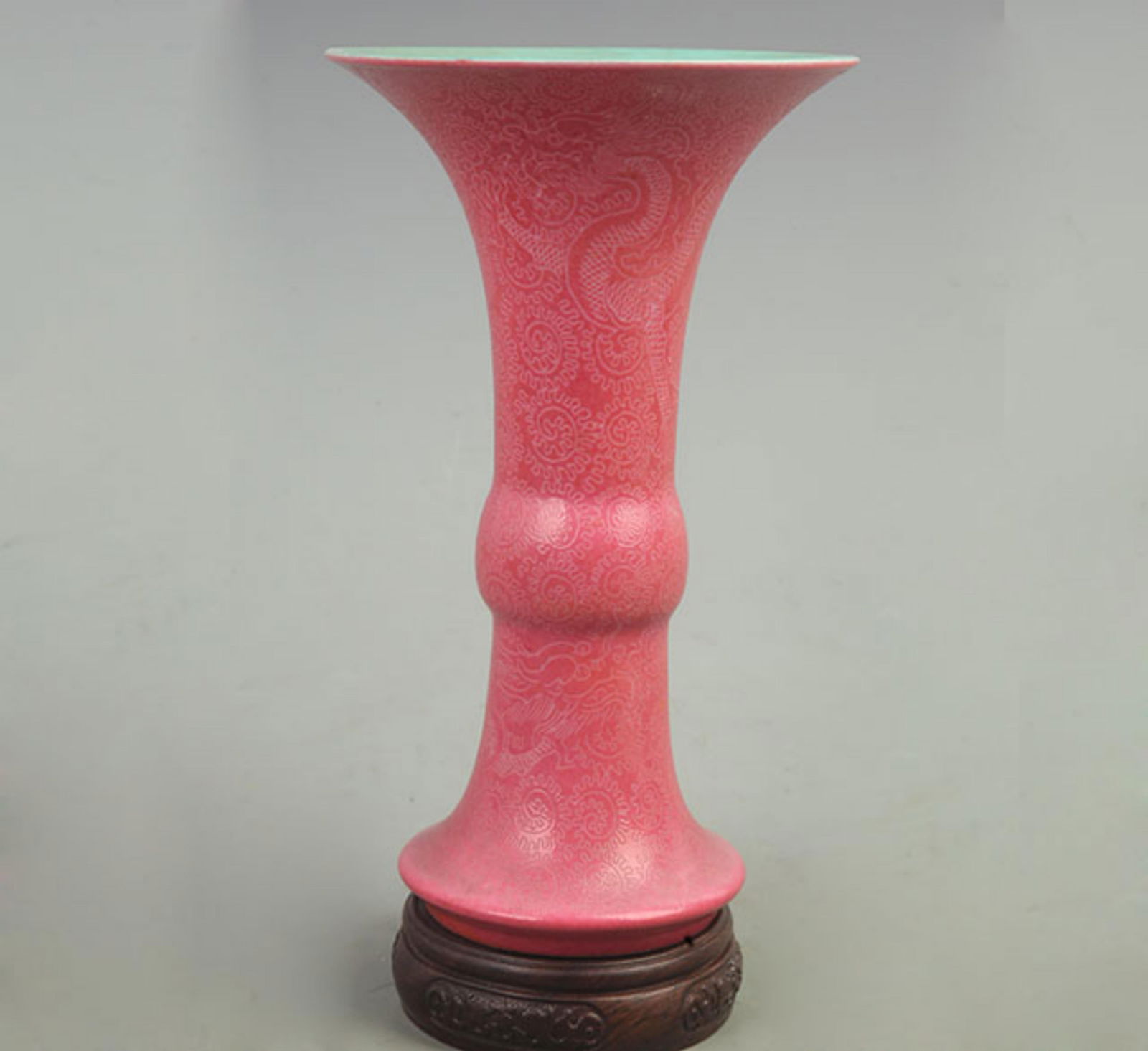 A FINE DRAGON PATTERN RED GLAZE FLOWER VASE (1 of 5)