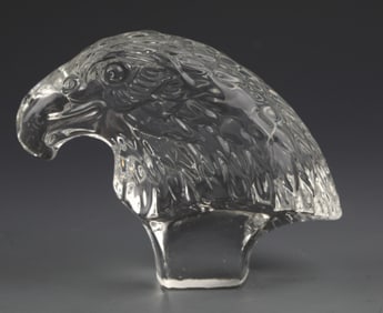 A FINE GLASS MADE EAGLE HEAD ORNAMENT