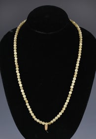 A FINE HORN MADE NECKLACE