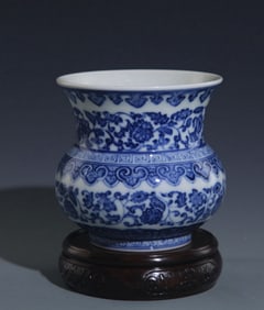 RARE BLUE AND WHITE LOTUS PATTERN TABLE JAR