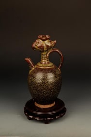 A CHICKEN HEAD FIGURE PORCELAIN WATER JAR