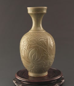 YAO ZHOU KILN LOTUS CARVING PLATE TOP VASE