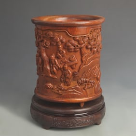 A FINE CHARACTER PATTERN BAMBOO MADE PEN HOLDER