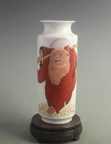 FAMILLE ROSE FIGURE PATTERN BARREL STYLE PORCELAIN VASE
