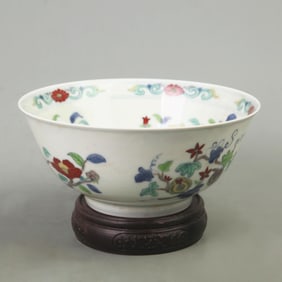 A FINE DOUCAI FLORAL PATTERN PORCELAIN BOWL