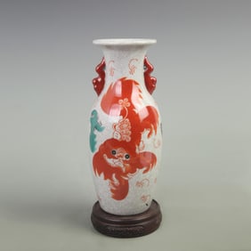 A FINE GE WARE DOUBLE EARD PORCELAIN VASE WITH LION PATTERN