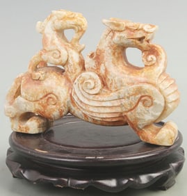 A FINE CELADON JADE DRAGON PATTERN FIGURE