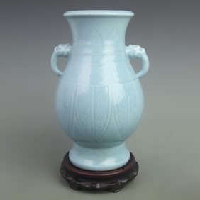 A FINE LIGHT BLUE GLAZED FLOWER PATTERN LARGE PORCELAIN VASE