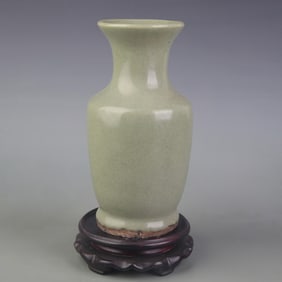 LONGQUAN KILN INCISED FLOWER PATTERN APPRECIATION PORCELAIN VASE