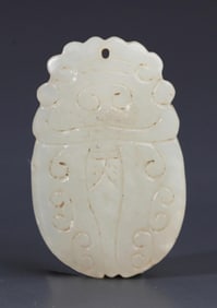 A FINE CICADA SHAPED PALE CELADON JADE PENDANT