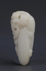 A WHITE JADE MELON SHAPED PENDANT