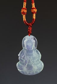 A FINE JADE GUAN YIN FIGURE NECKLACE