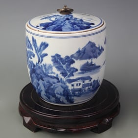 BLUE AND WHITE LANDSCAPE PATTERN PORCELAIN JAR WITH LID