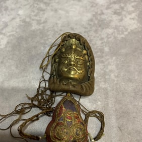 A SMALL TIBETAN BUDDHISM GAWU PENDANT