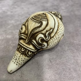 A FINELY CARVED TIBETAN BUDDHISM CONCH