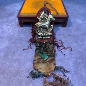A FINE TIBETAN BUDDHIST INSTRUMENTS PENDANT