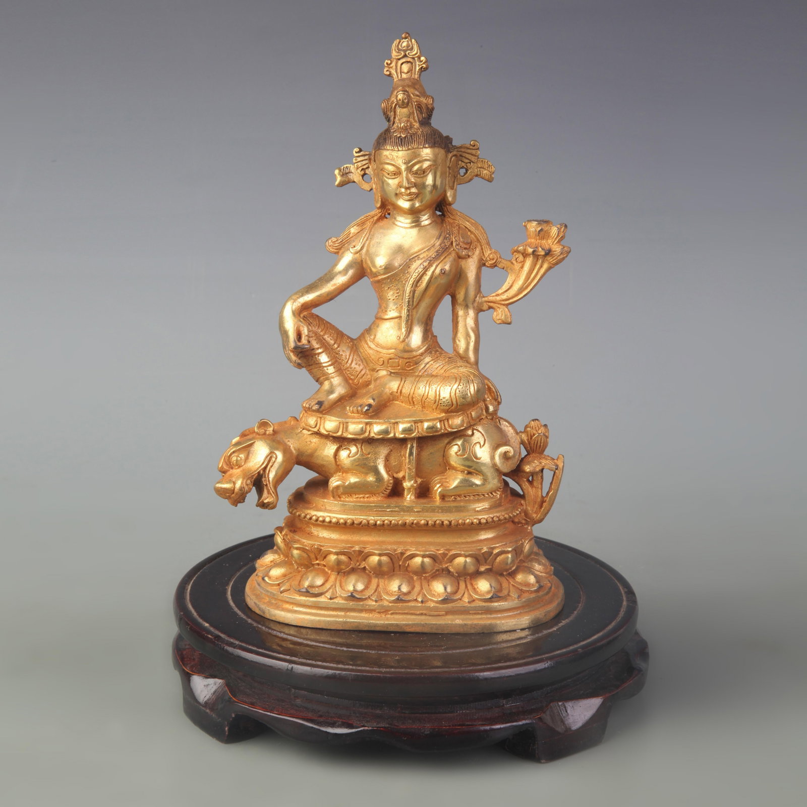 A FINE BRONZE AVALOKITESVARA GUAN YIN STATUE: Qing Dynasty, High: 8.0 inch;