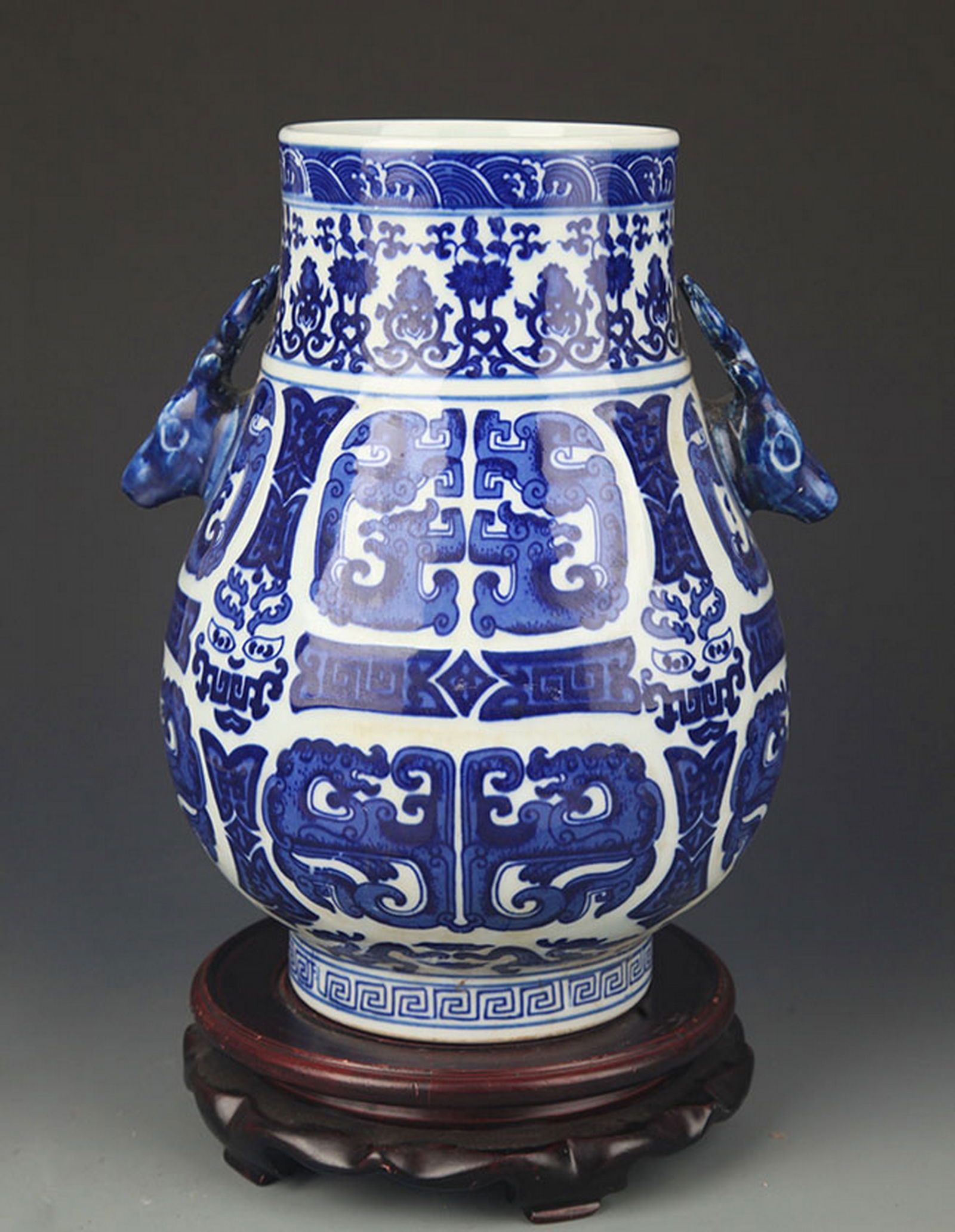 A BLUE AND WHITE DEER HEAD HANDLE VASE (1 of 4)