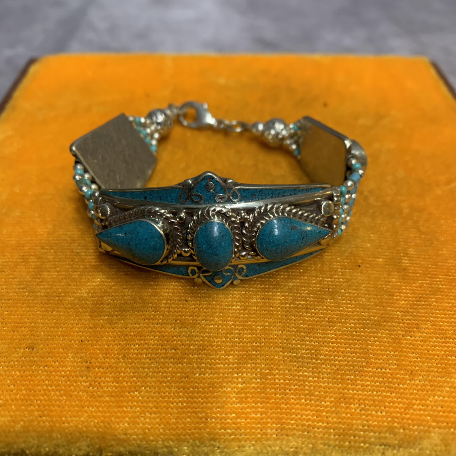 A FINE CLOISONNE ENAMEL BANGLE: Modern, Long: 6.5 inch; Width: 0.9 inch; Diameter: 2.3 inch;