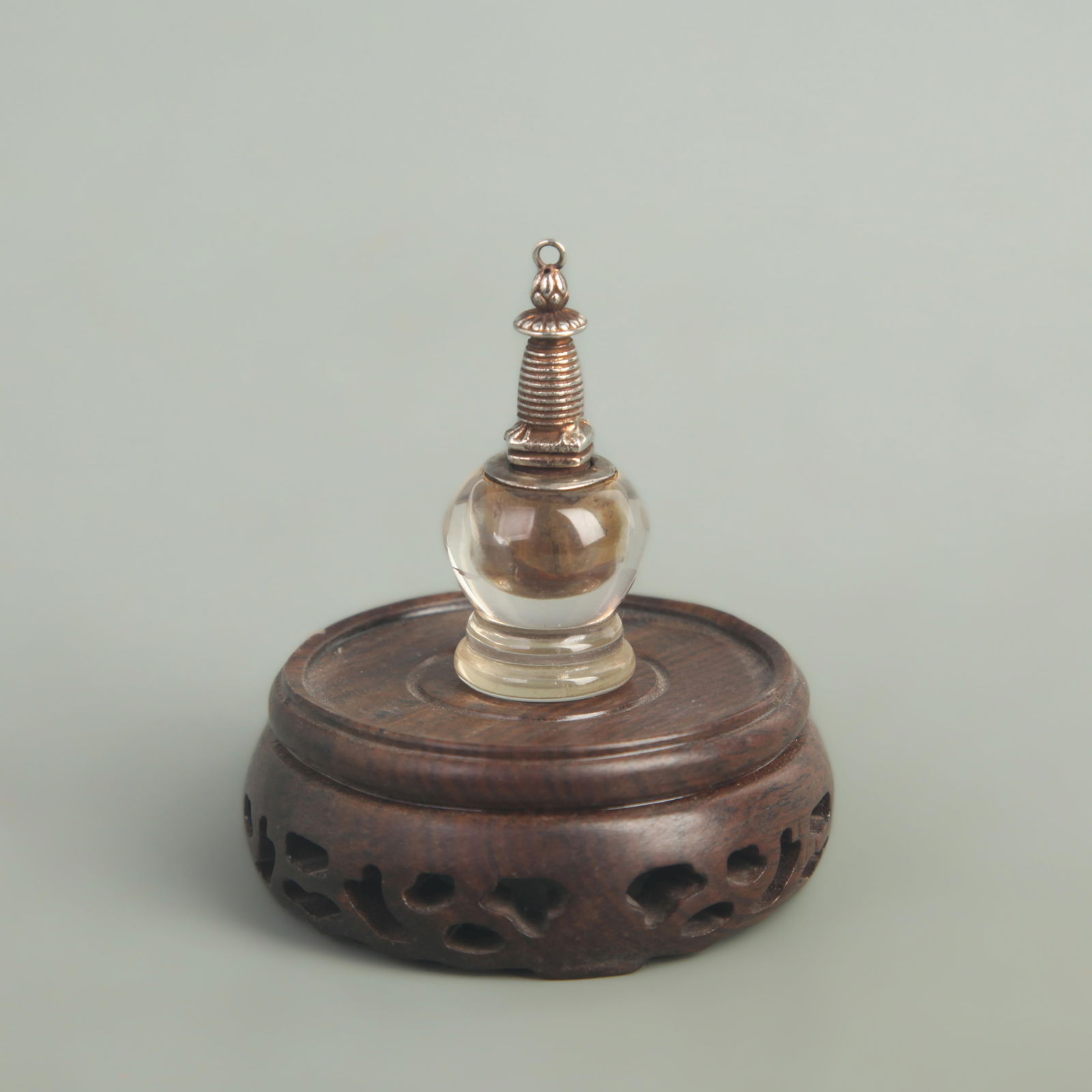 A FINE SMALL CRYSTAL STUPA (1 of 3)