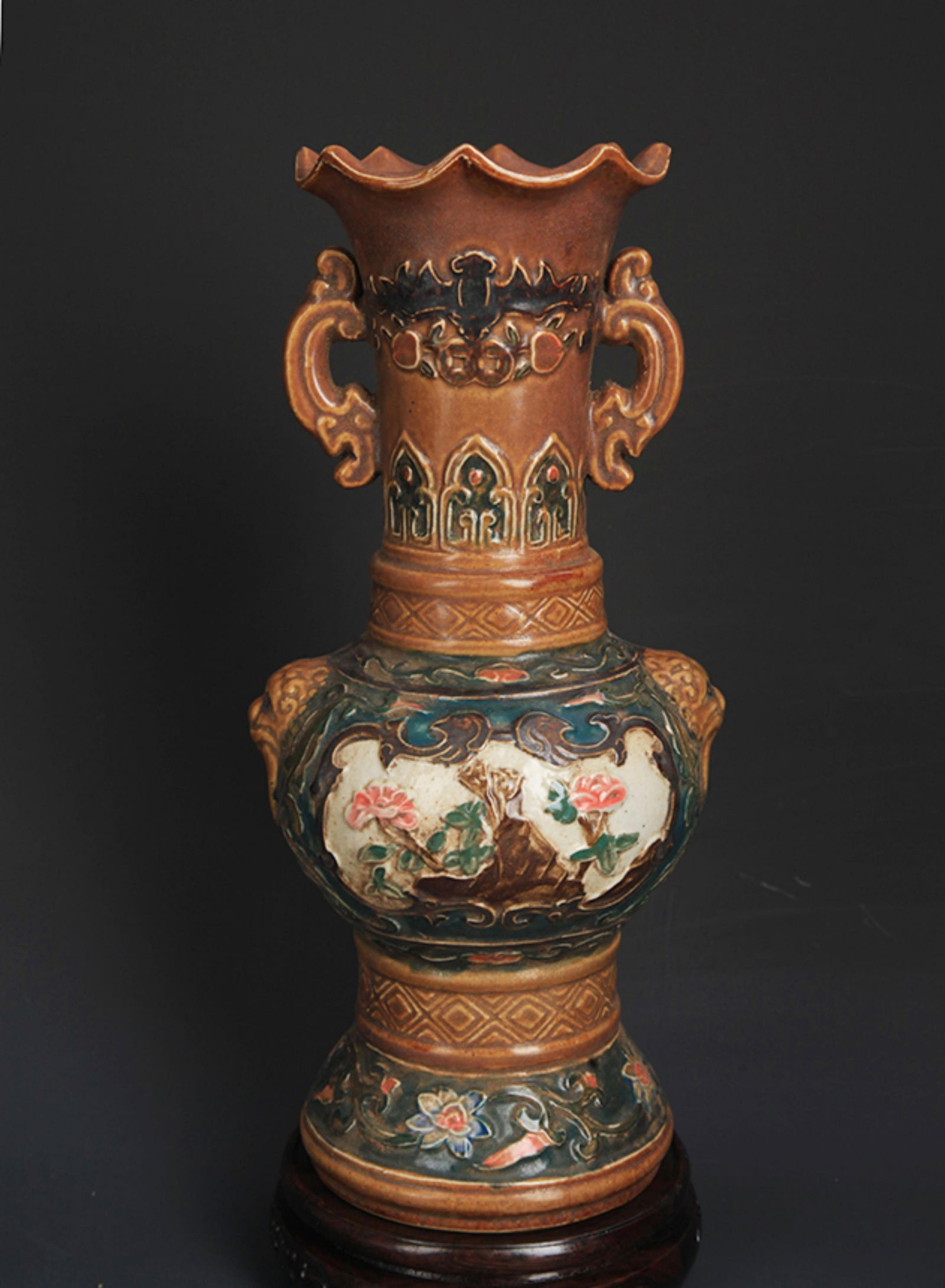 FINE FLOWER PATTERN DRAGON TOP PORCELAIN VASE (1 of 6)