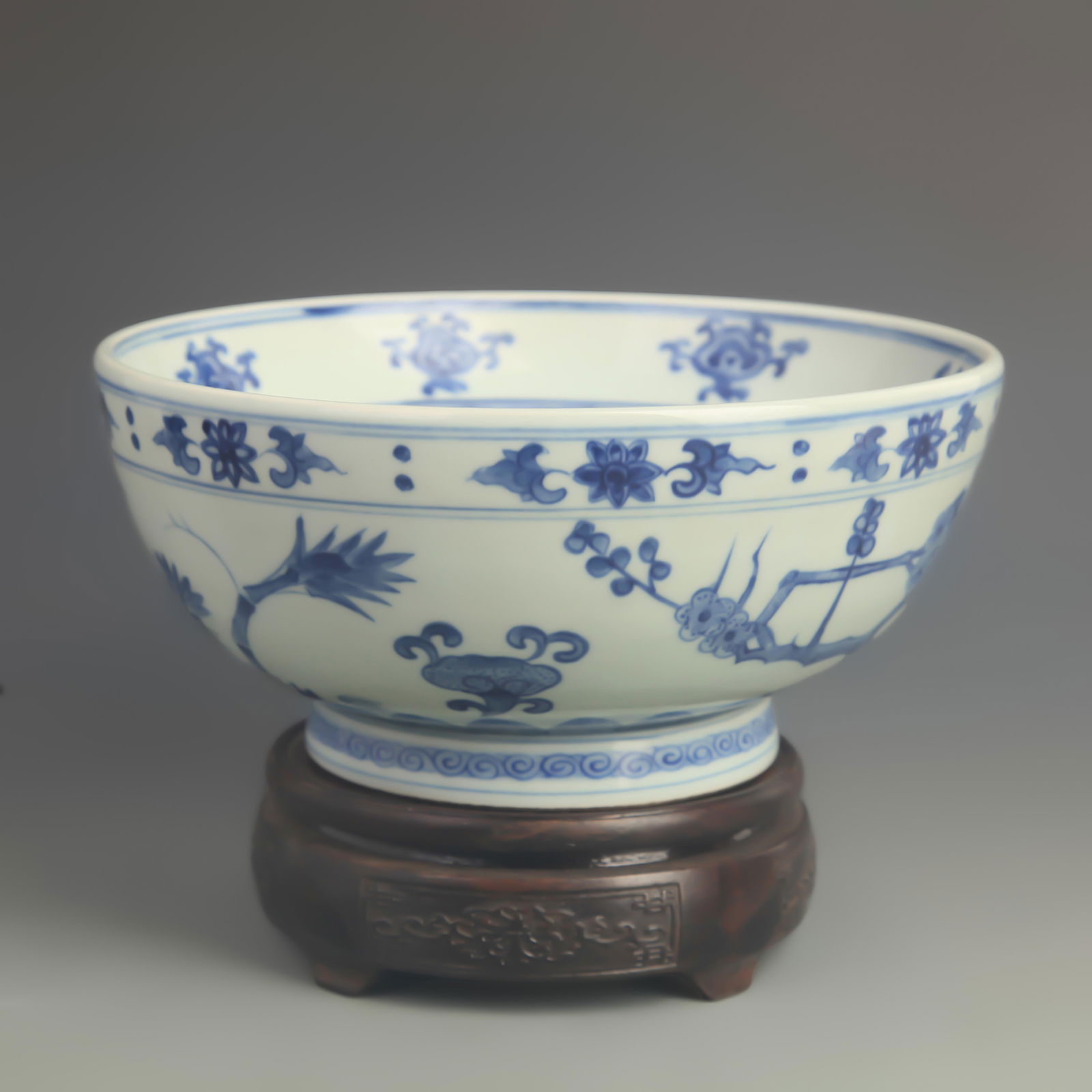 BLUE AND WHITE FLOWER PATTERN LOTUS PATTERN PORCELAIN BOWL (1 of 6)