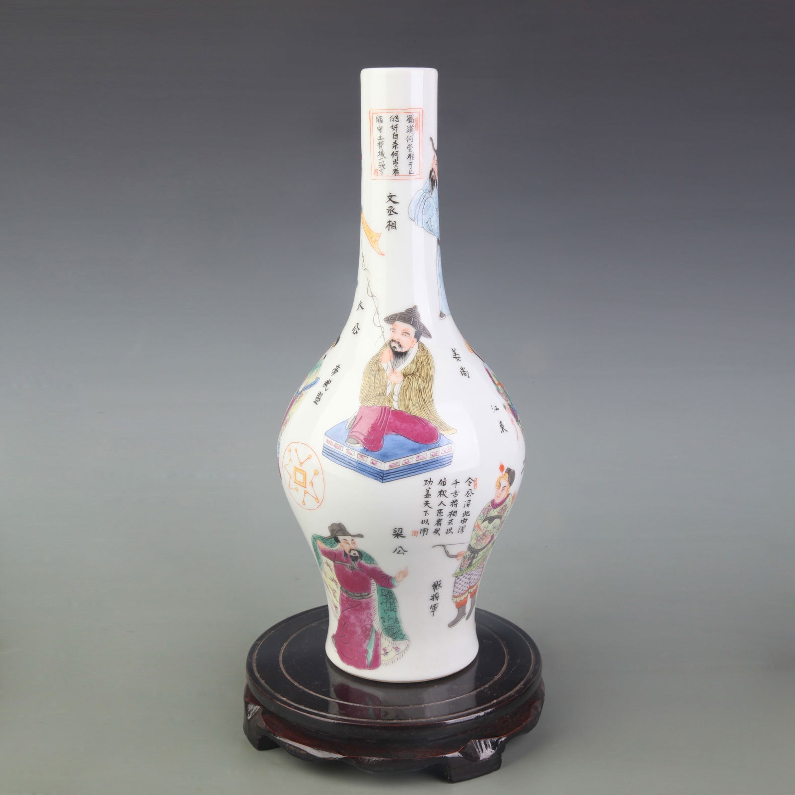 A FINE WUCAI CHARACTER FIGURE PATTERN LONG NECK PORCELAIN VASE (1 of 5)