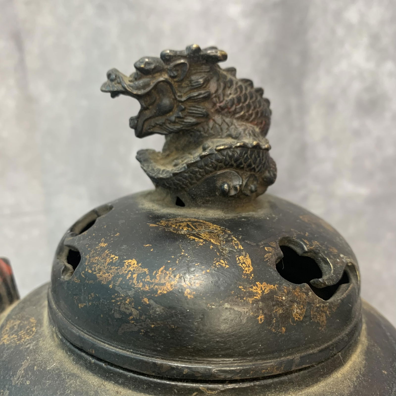 A FINE ROUND LION TOP BRONZE CENSER (1 of 7)