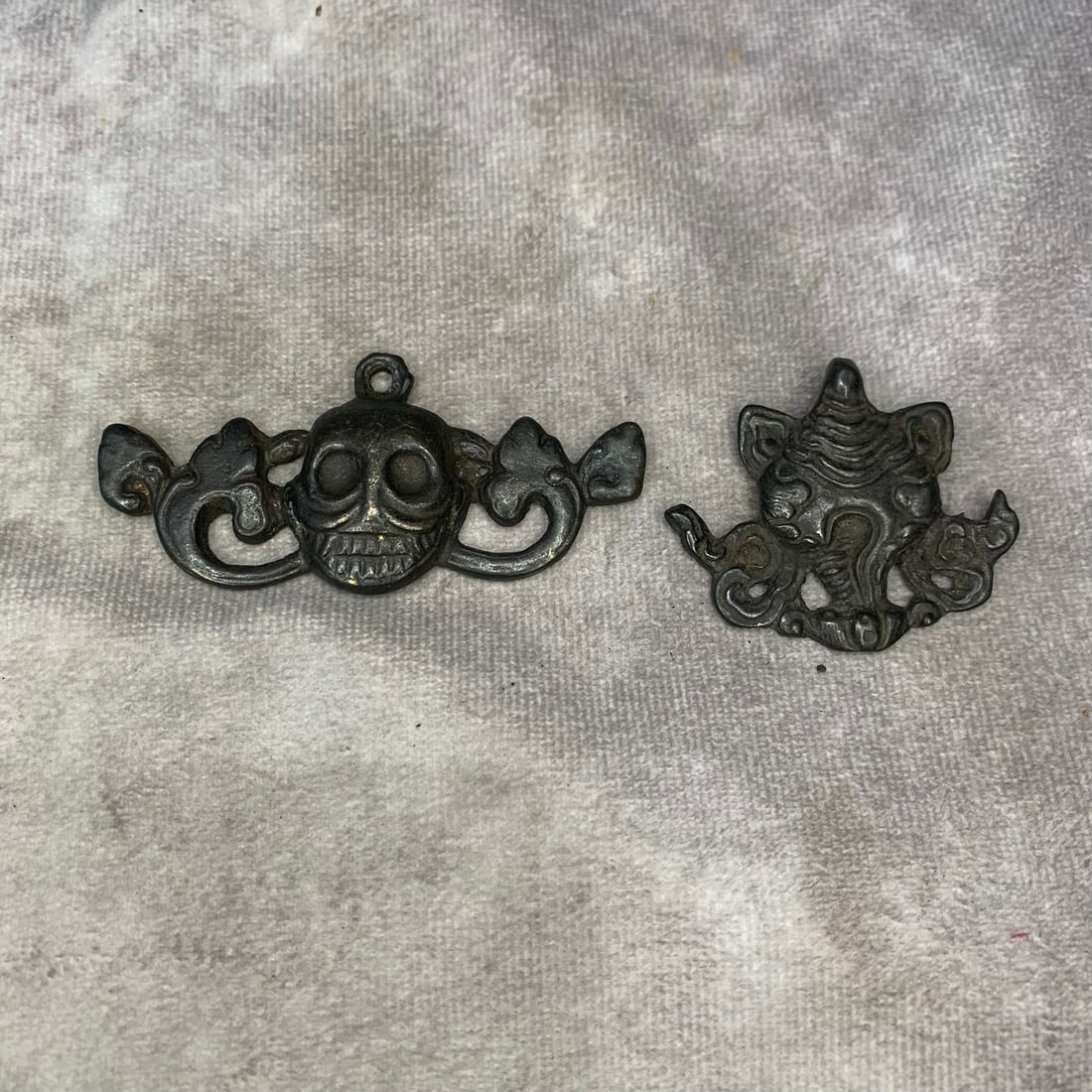 2 SEAT TIBETAN BUDDHIST BRONZE PENDANT (1 of 4)