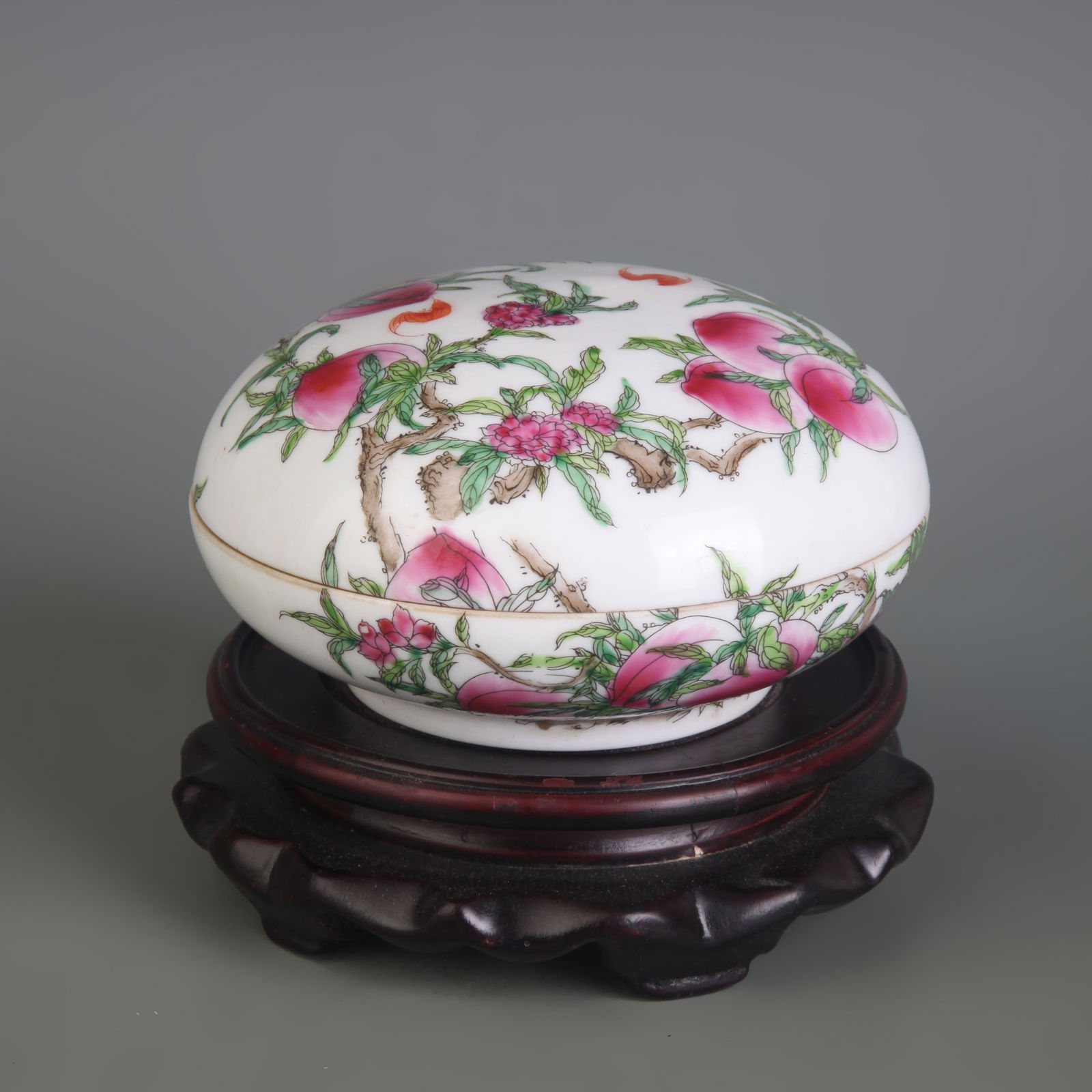 FAMILLE ROSE BOX WITH "BLESSING AND LONGEVITY" PATTERNS (1 of 5)