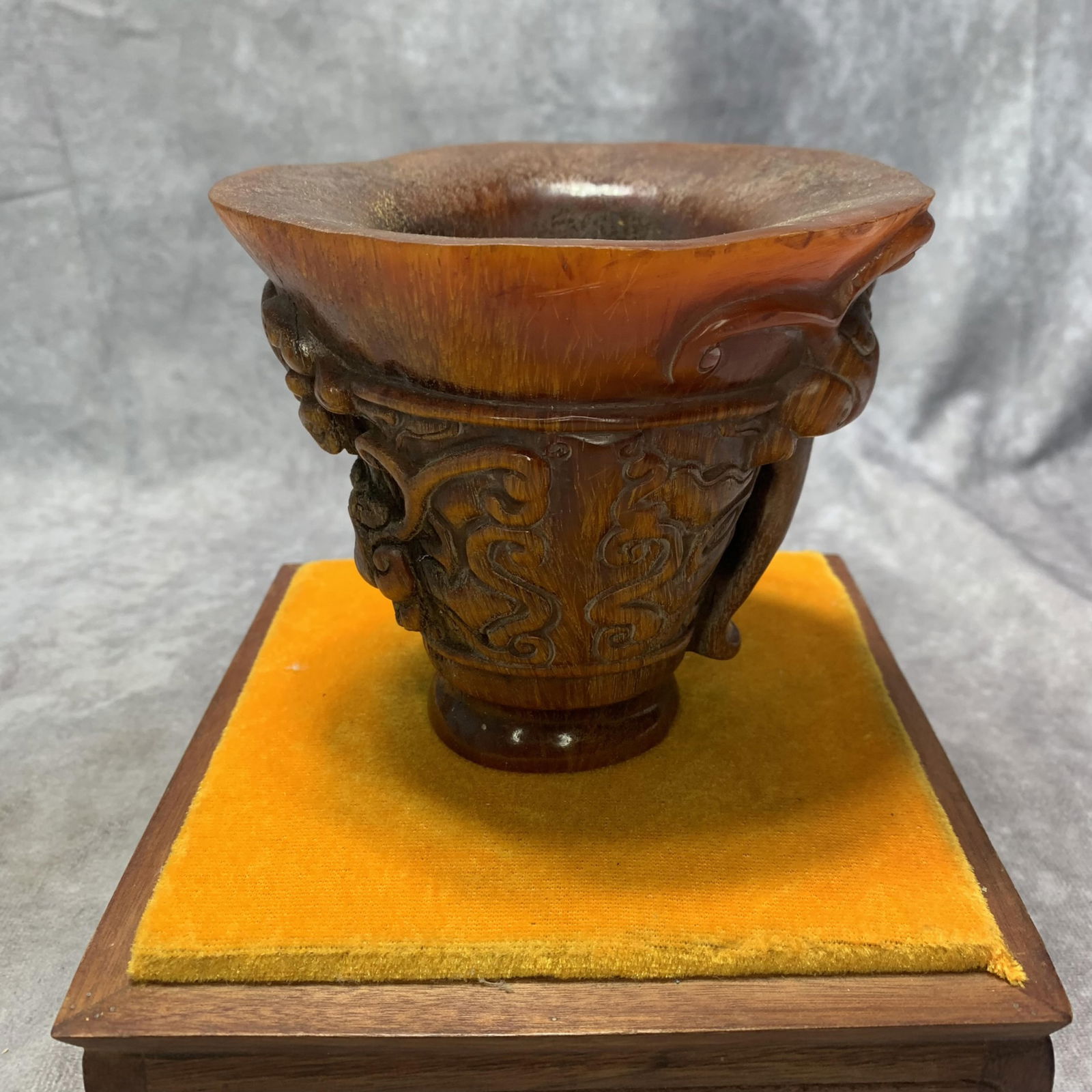 QIAN LONG MARKED HORN CARVED CHILONG CUP (1 of 5)