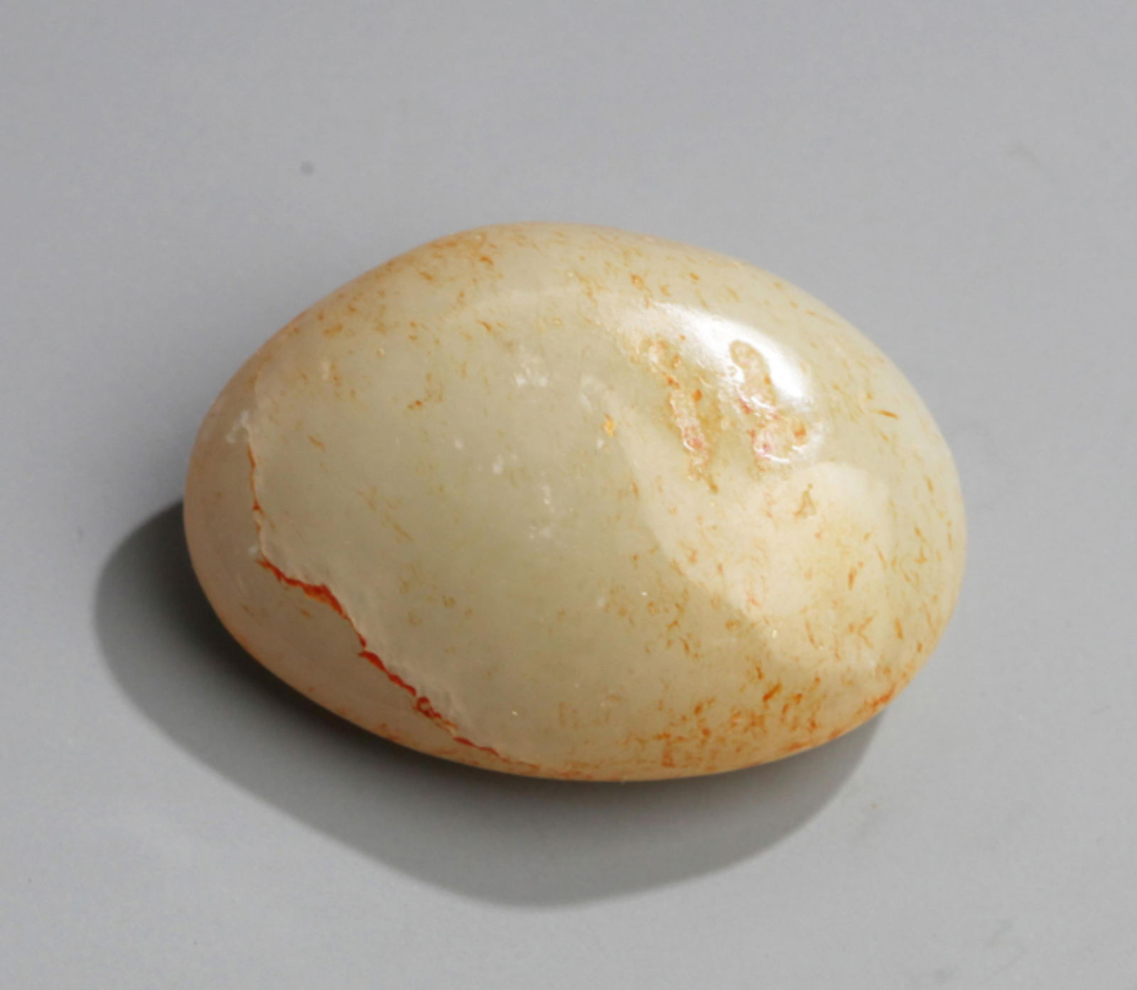 A FINE PALE CELADON JADE PENDANT (1 of 2)