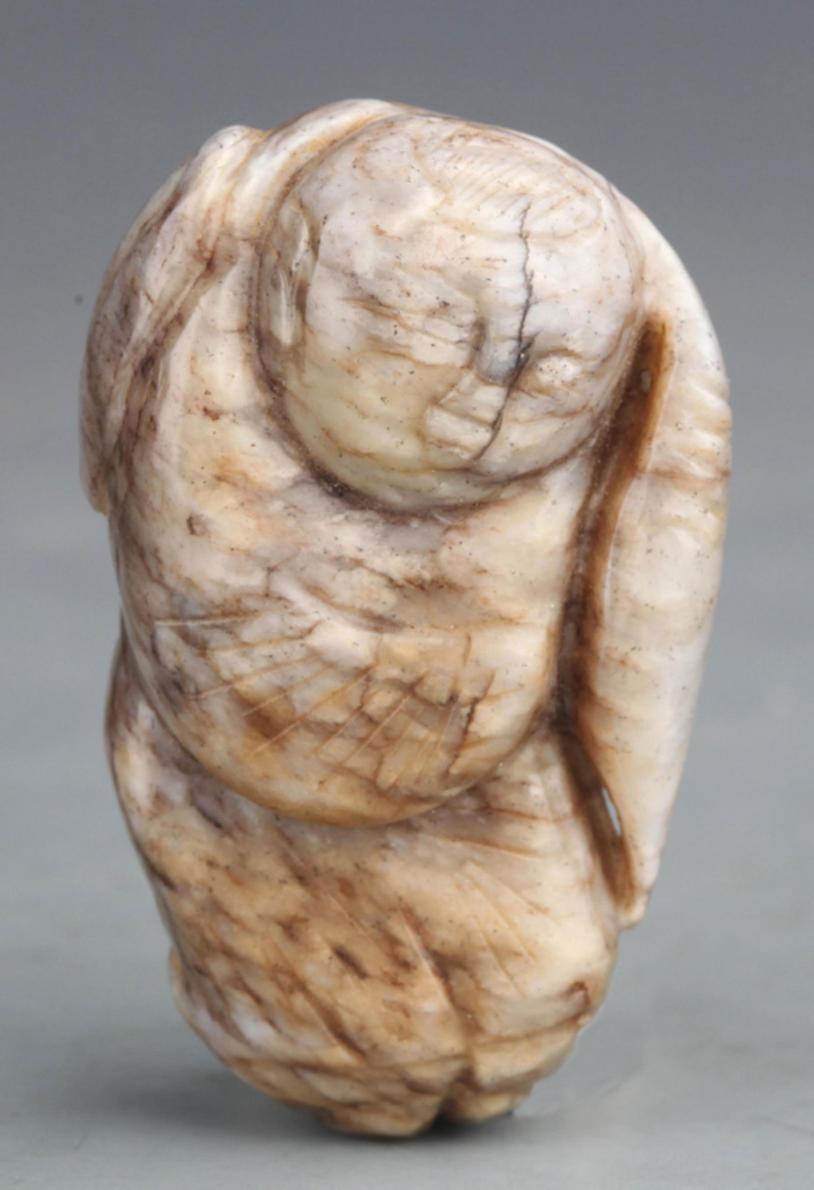 A FINE BOY PATTERN JADE PENDANT (1 of 4)