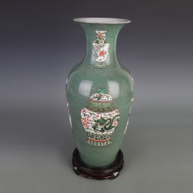 FAMILLE ROSE FLOWER AND BIRD PATTERN DECORATIVE VASE