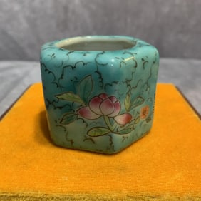 A FINE SMALL FAMILLE ROSE SIX SIDE PORCELAIN JAR