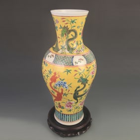 FAMILLE ROSE YELLOW GROUND LARGE VASE WITH TWIN DRAGON MOTIF