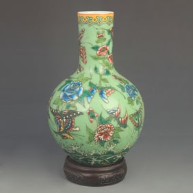 FAMILLE ROSE VASE WITH BLESSINGS AND LONGEVITY MOTIFS