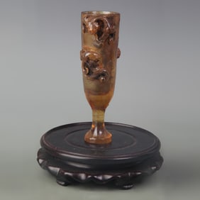 A FINELY CARVED SMALL CRYSTAL CUP