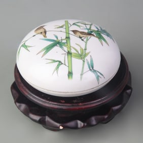 FAMILLE ROSE FLORAL DESIGN PORCELAIN INK BOX