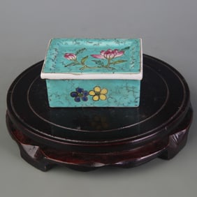FAMILLE ROSE GREEN-GROUND FLORAL PATTERN PORCELAIN INK BOX