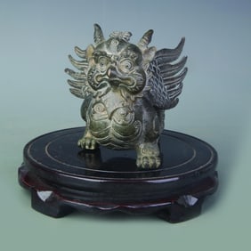 A FINELY MADE BRONZE QI LIN STATUE