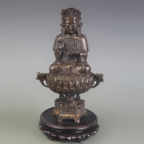 A FINE BONZE GUANYIN SITTING STATUE