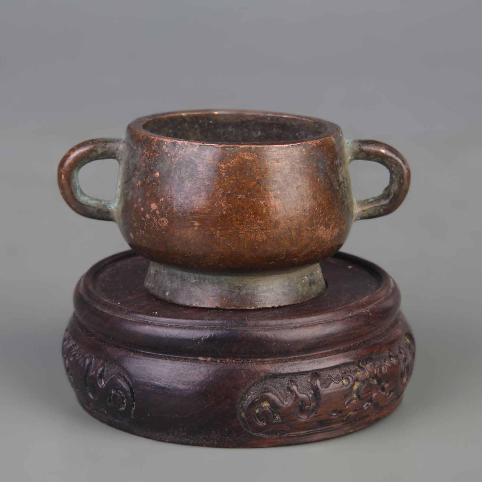 A SMALL DOUBLE-EAR ROUND CENSER: Ming Dynasty Style Xuan De Period: Width: 3.0 inch High: 1.4 inch