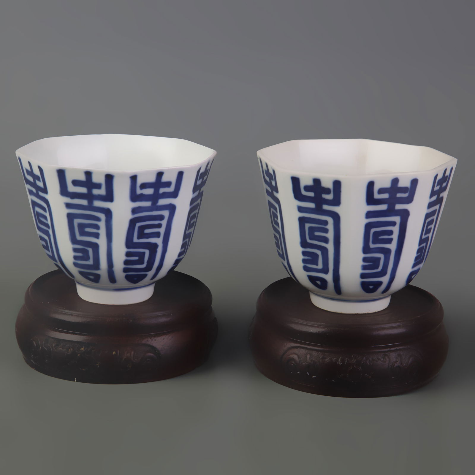 PAIR OF SMALL BLUE AND WHITE FLORAL PATTERN CUP (1 of 6)
