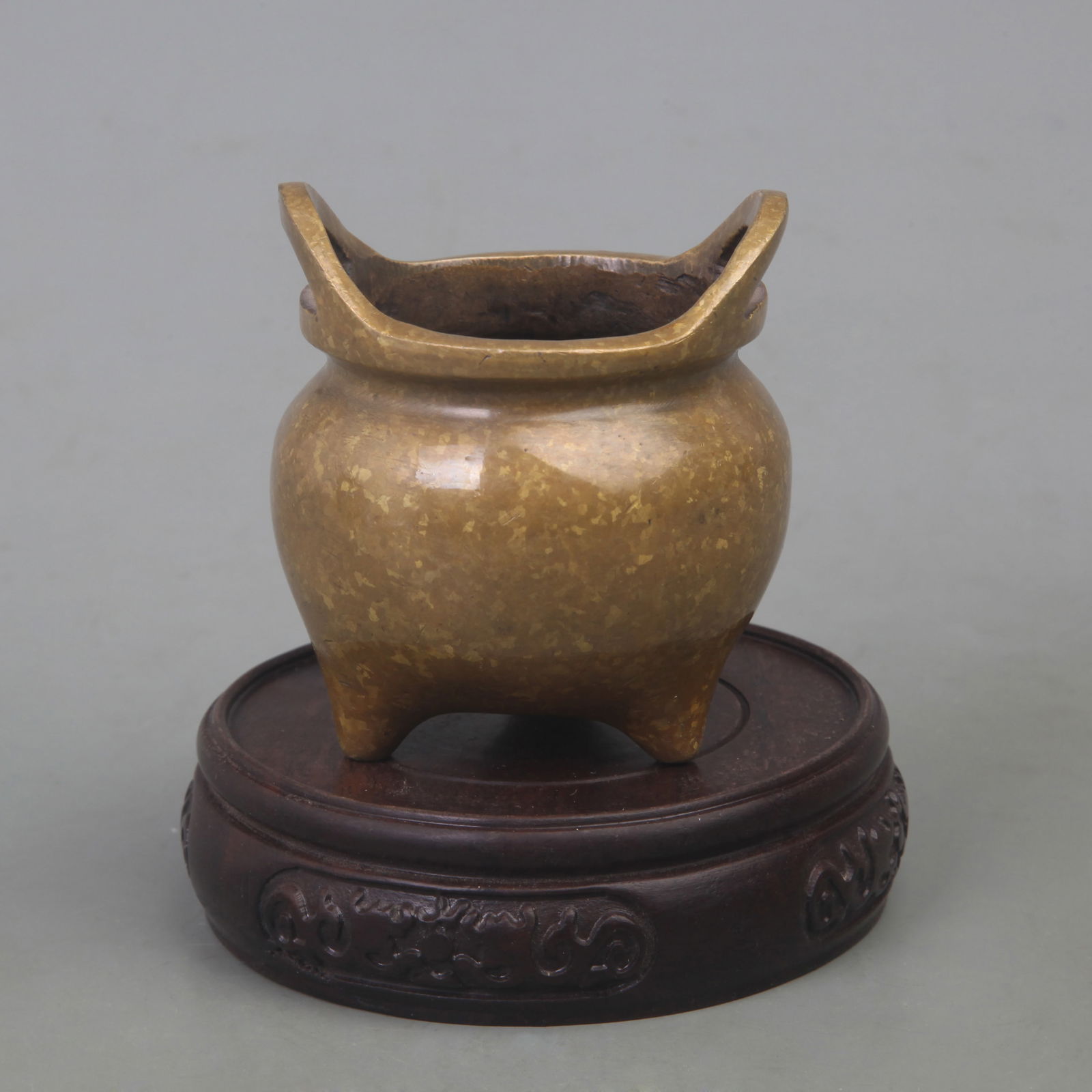 A FINE BRIDGE EAR GILT THREE LEGGED INCENSE BURNER (1 of 5)