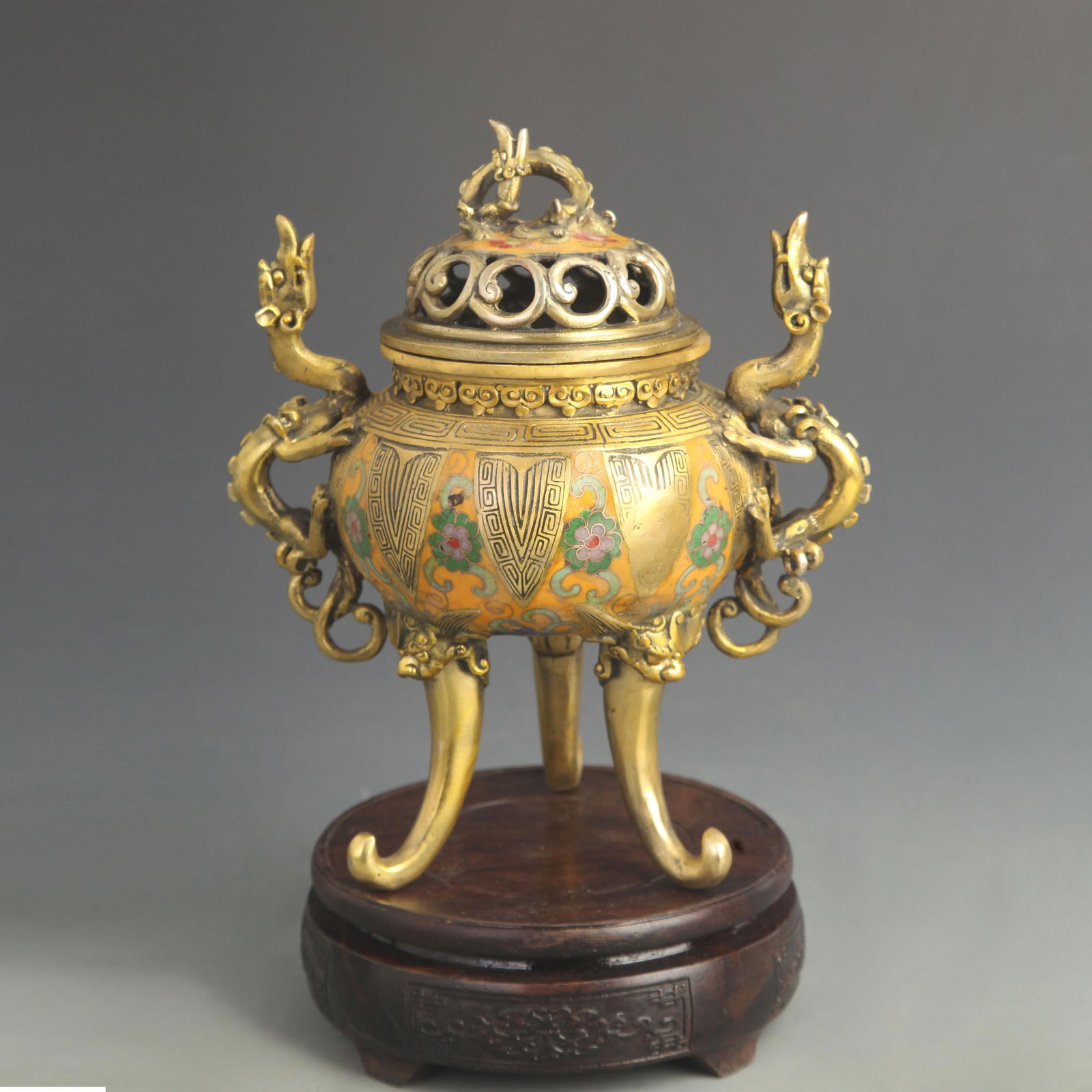 A FINE CLOISONNE ENAMEL DRAGON PATTERN INCENSE BURNER (1 of 5)