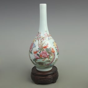 FAMILLE-ROSE LIGHT CELADON-GROUND GALLBLADDER STYLE PORCELAIN VASE
